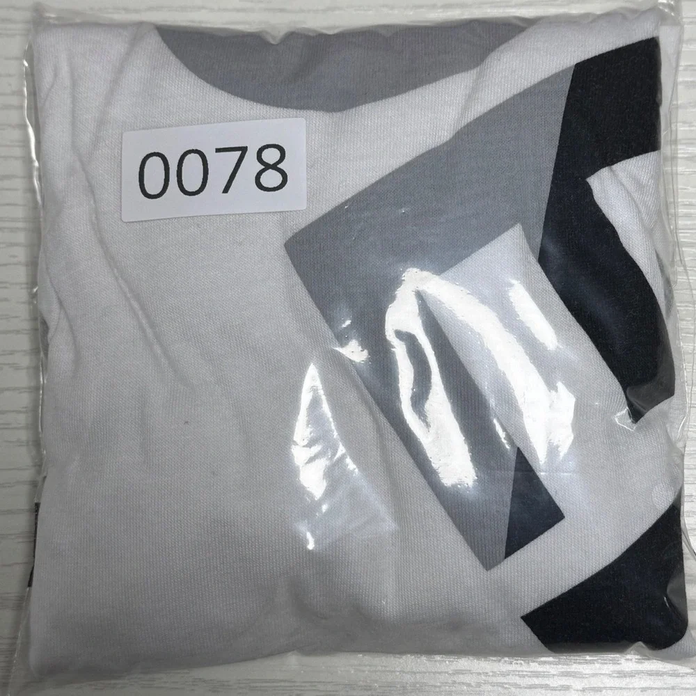 Nike‎ NFL Raiders Women's V-Neck T-Shirt / Size Medium / Sku0078
